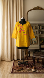 Yellow Bogan wel Hand Painted Short Top